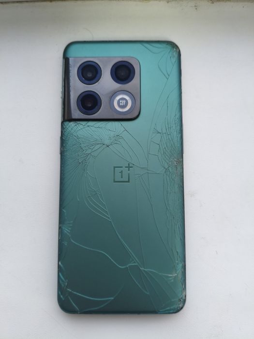 продам OnePlus 10 Pro