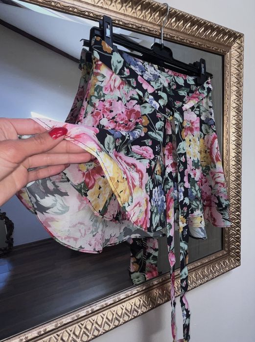 Zara, fustă mini, imprimeu floral, 100% viscoză, talie fundă