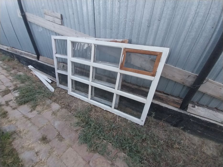 Оконные деревянные рамы.