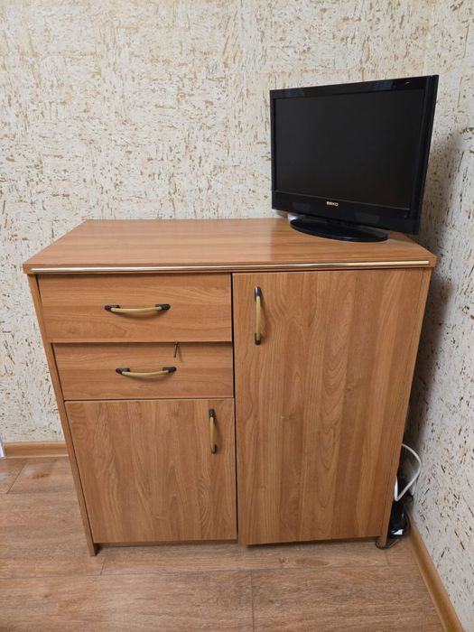 Продам шкаф и тумбочку