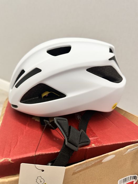Велошлем Specialized
