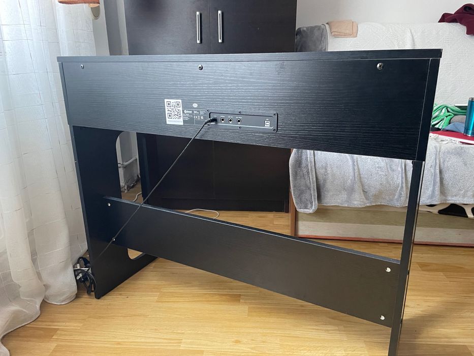 Pian electric 64 de clape suport de lemn