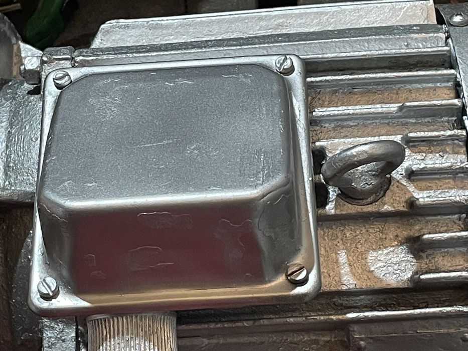 Motor electric cu flansa