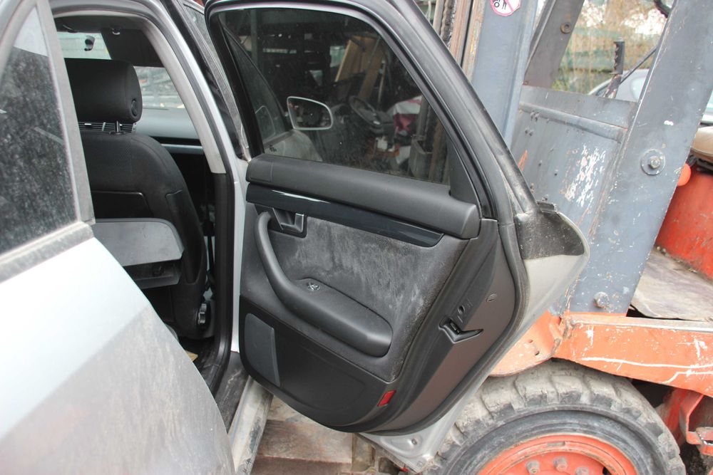 АУДИ  А4 2.0i  Audi  A4 автомат  – само на части