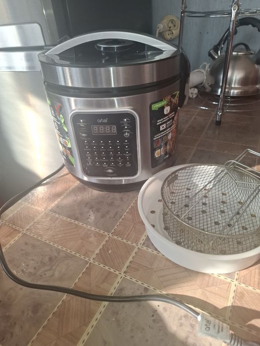 Multivarka artel yaxshi xolatda. Tostr yaxshi ishlidi norm xolatda