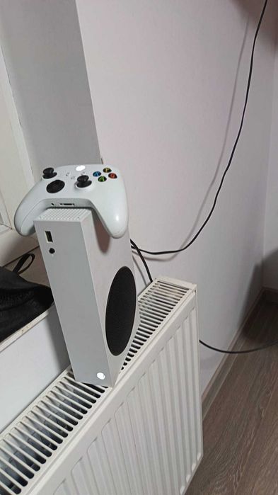Xbox series s foarte bine întreținut