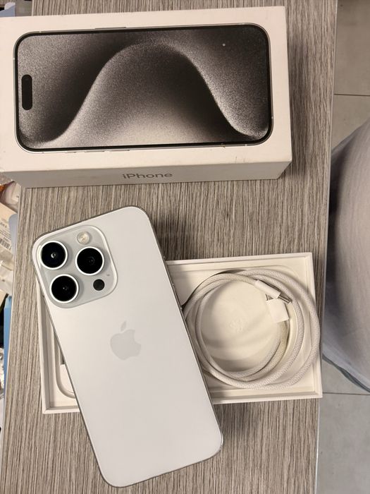 Iphone 15 pro - бял