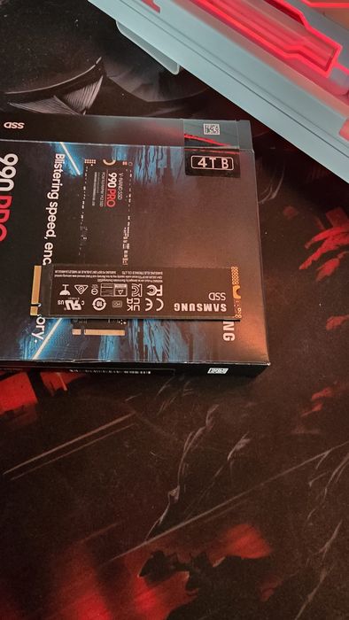 Продавам nvm Samsung 4 TB