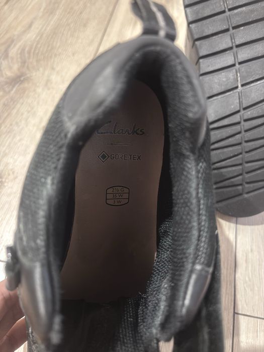 Обувки Clarks за деца