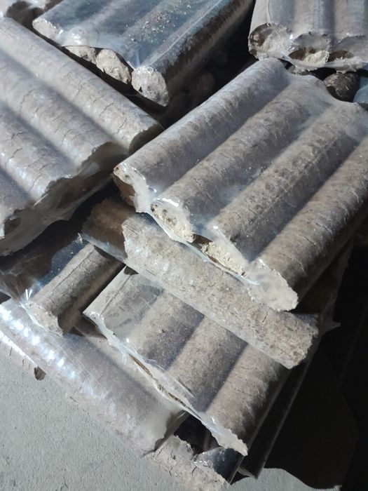 Bricheti și peleti din rumegus de fag 1250lei