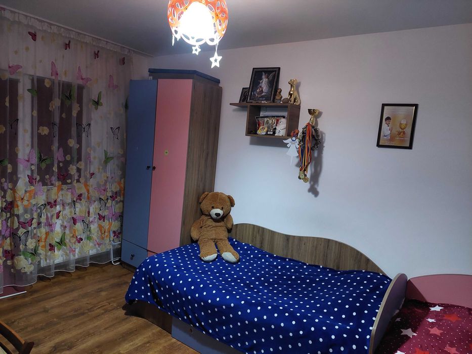 Vand apartament 3 camere