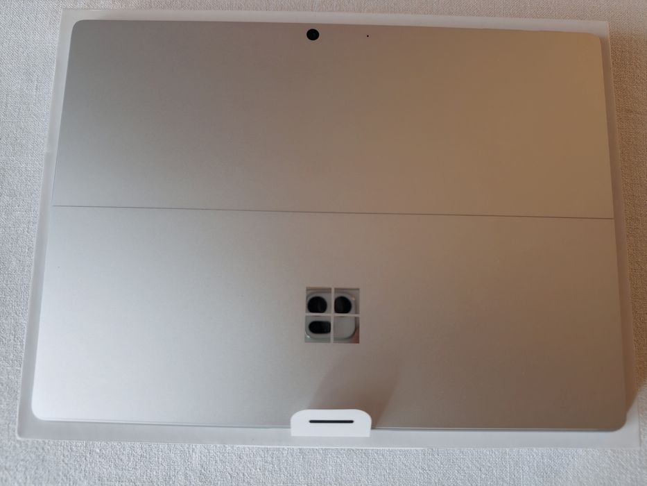 Laptop Surface Pro 11 cu Snapdragon X 10 core 16GB la cutie nou
