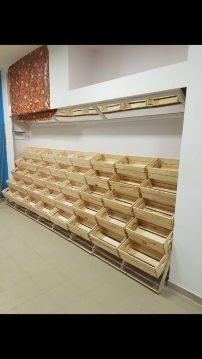 Стелажи и щайги за заведения и магазини