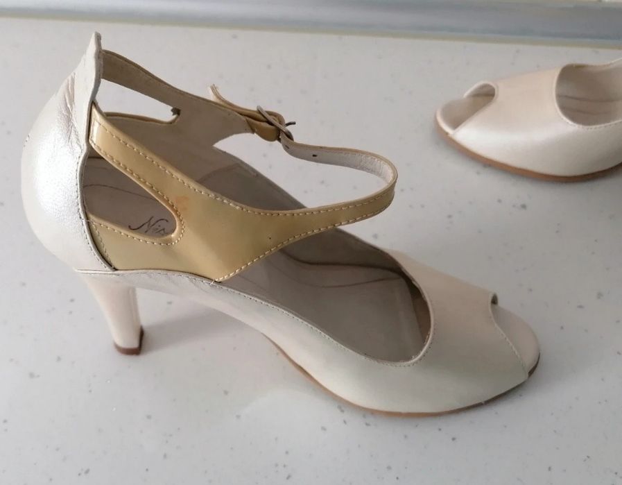 Pantofi piele mărimea 35 cu interiorul de 22.5 cm