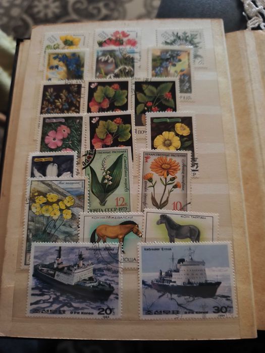 Продавам 2 калсиора с пощенски марки