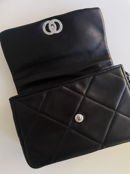 Продам сумку Chanel