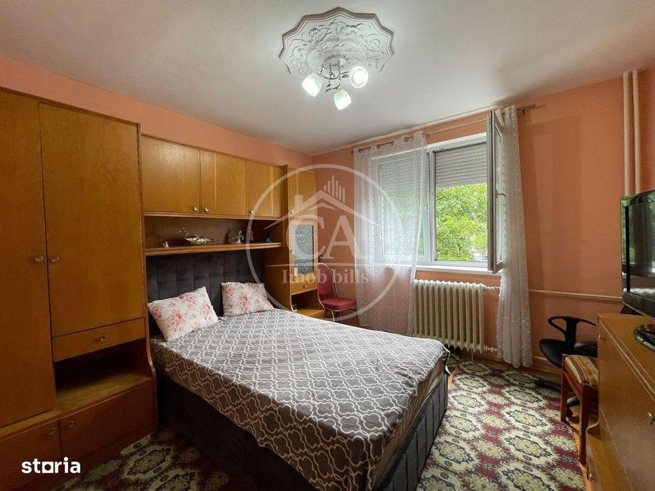 Apartament de vânzare cu 3 camere în zona Dacia, Oradea