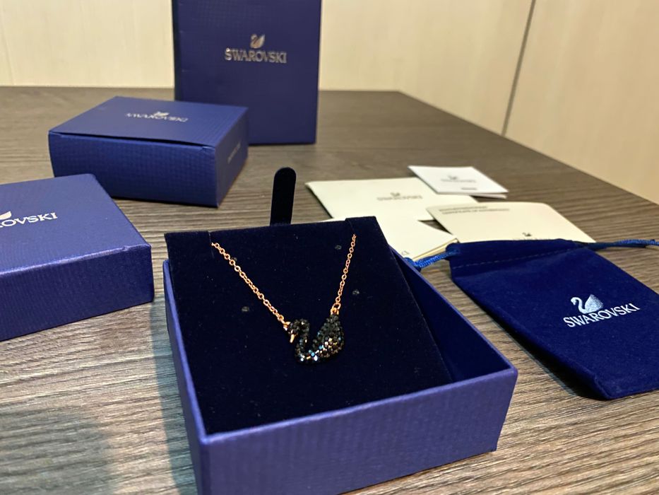 Colier Swarovski swan lebada neagra colier auriu