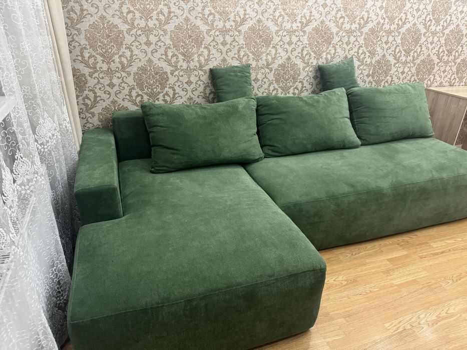 Продам диван 2,8 м раздвижной