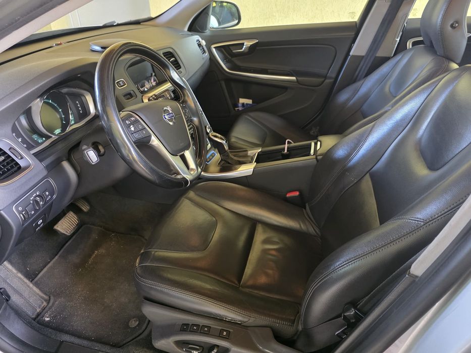 Volvo v60  d6 plug-in hibryd Summum