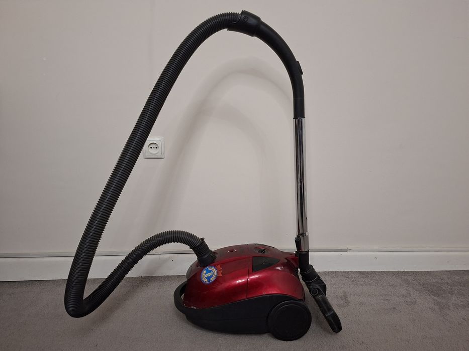 Пылесос мешковой Sirius SRV-1650RD для сухой уборки