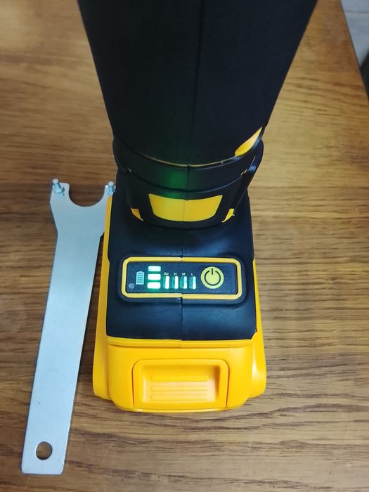 Flex DeWalt cu variator de viteza și o baterie de 6A NOU