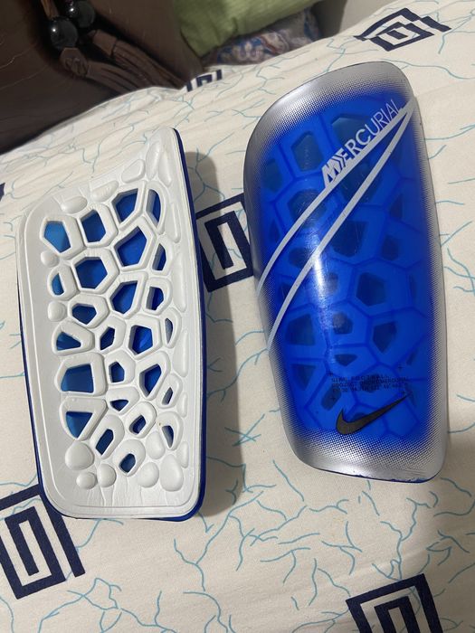 Продам футбольные щитки Nike