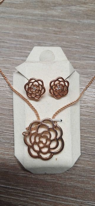 Комплект-Медальон и Обици с Позлатено покритие и Циркони! НОВО!