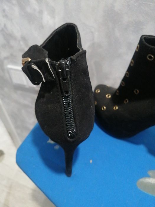 Продам женскую обувь.