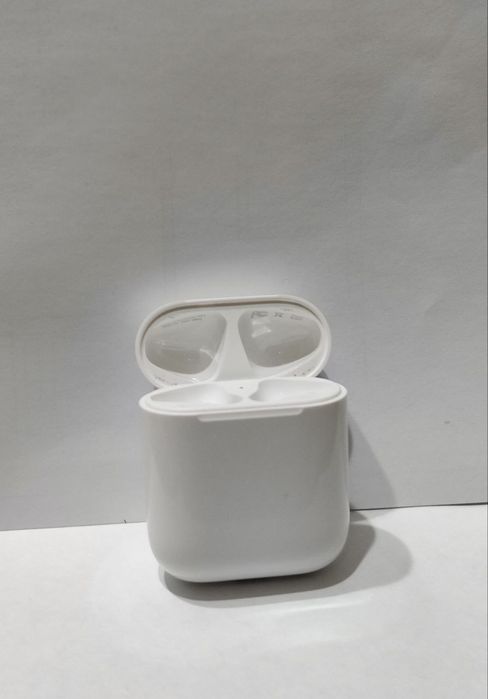 Зарядный футляр-кейс Apple Airpods 2 (оригинал)