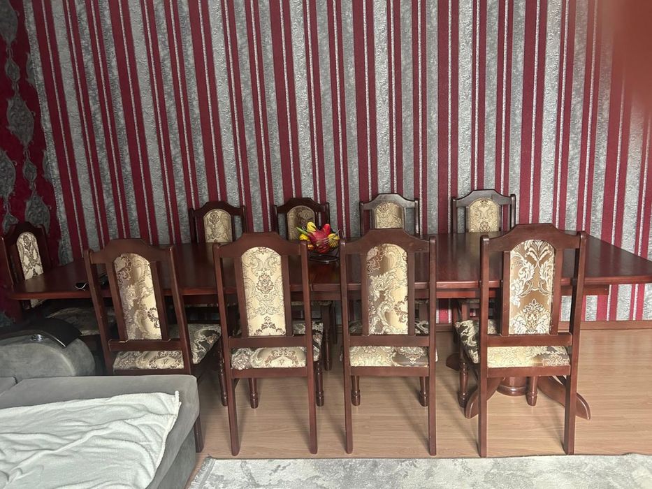 Продам стол и 12 стульев