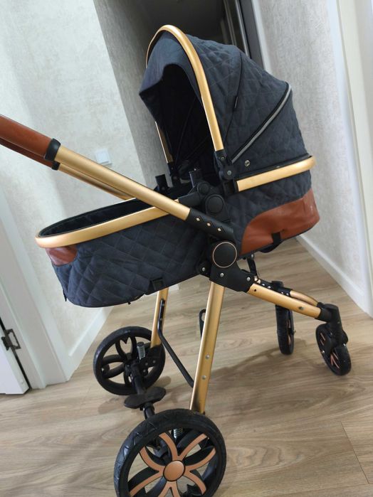 Продам детский столик и коляску