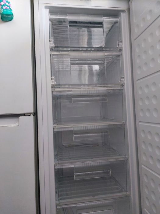 Морозильник продам