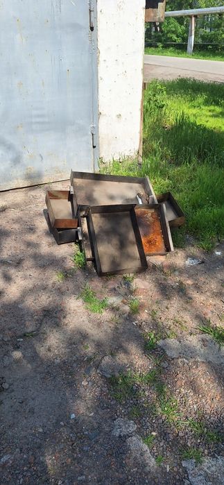 Продам верстаки  2 шт.