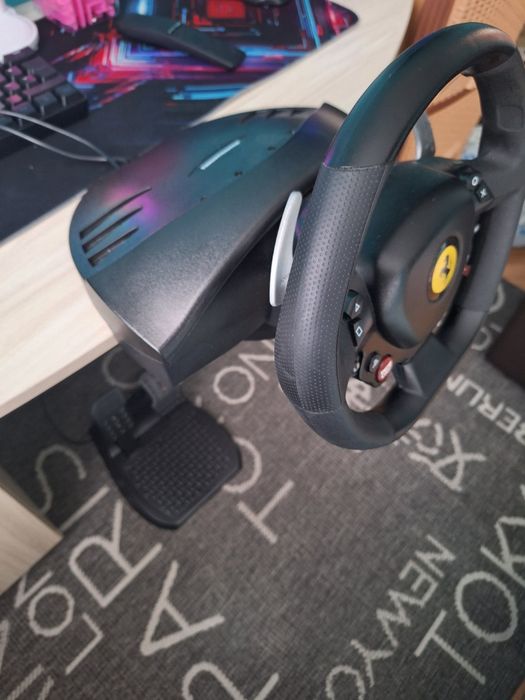 Продавам волан Thrustmaster