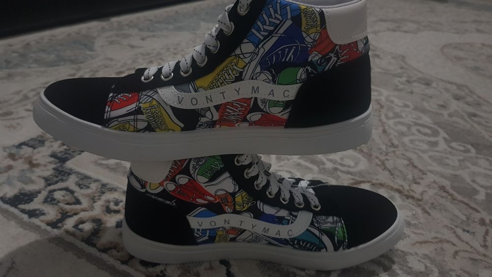 Кроссовки молодёжные