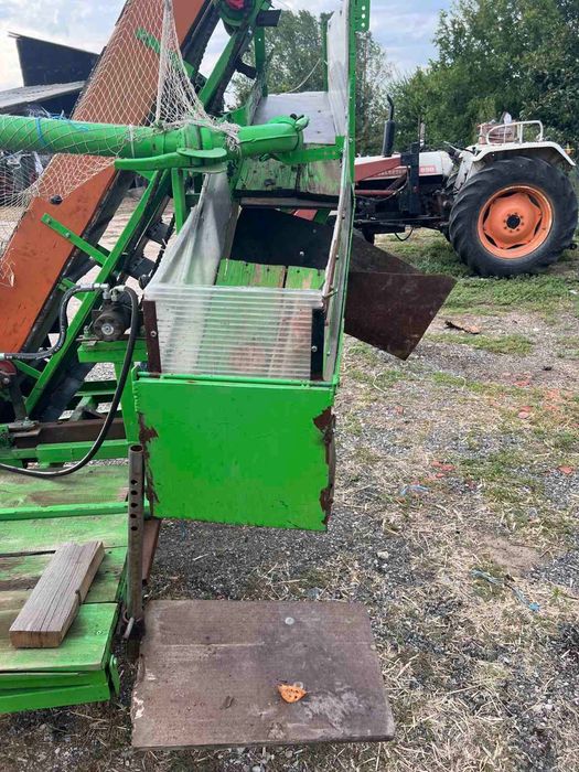 Машина за бране на плодове - сливи, орехи, бадеми