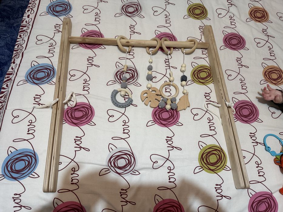 Продам мобиль монтессори