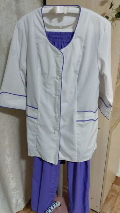 Женский медицинский костюм