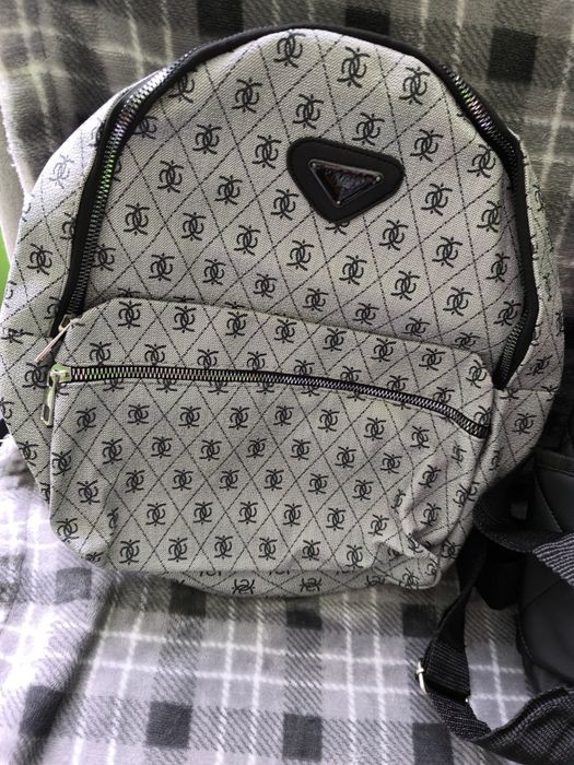 Само днес и утре Всички чанти и раници са на цена от 2,50 € и са чисто