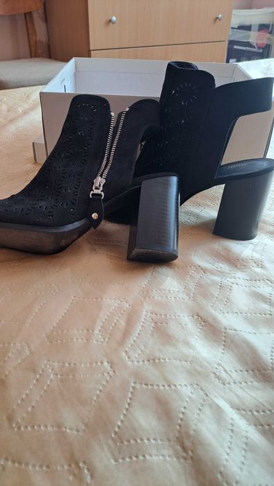 Дамски елегантни обувки.