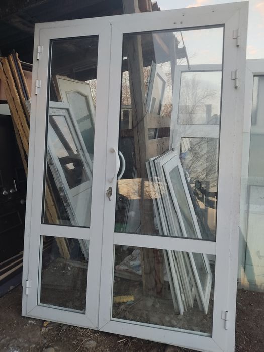 Икки табакалик акфа эшик срочно сотилади