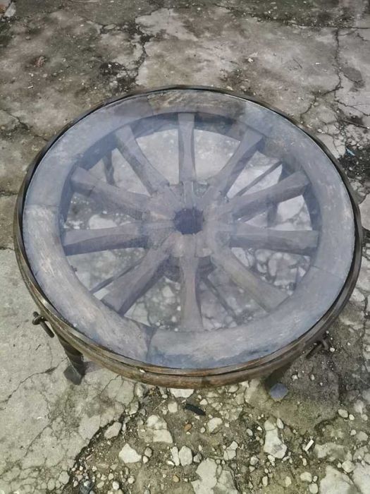 Masa rotunda din roata de car