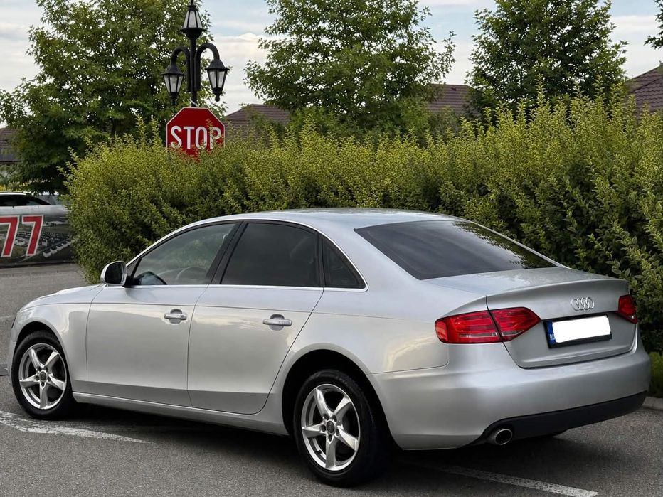 Audi A4 Limousine / S line  / 8 trepte / Led / Navi