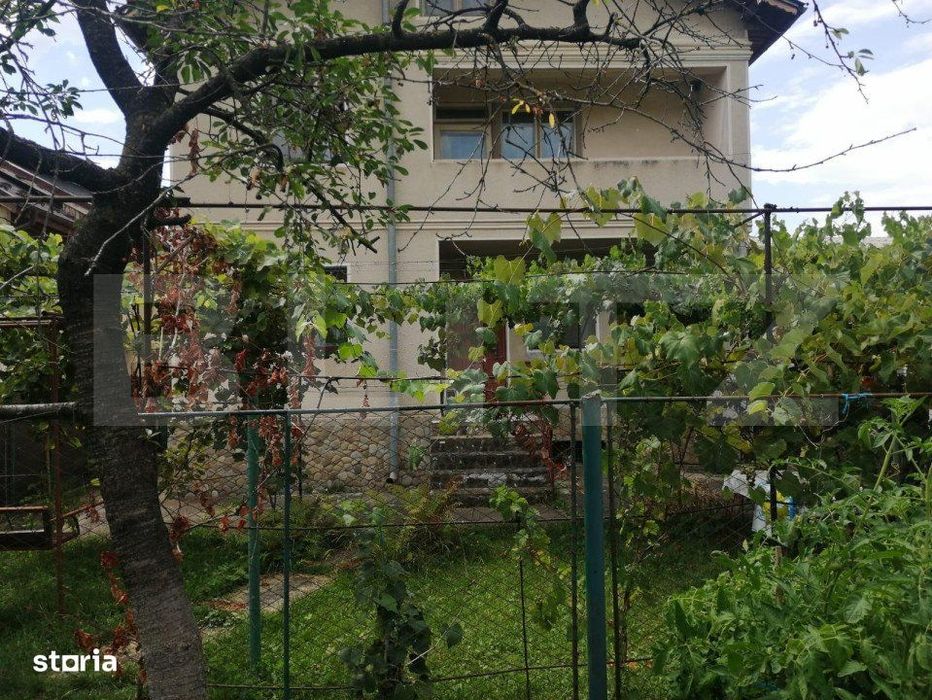 Casa individula, 293 mp, teren 693 mp, Pucioasa central
