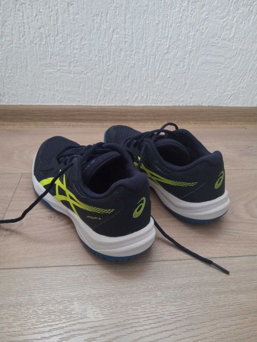 Обувки Asics upcourt 6  39,5 номер