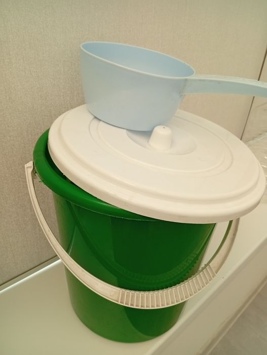 Ведро с ковшиком