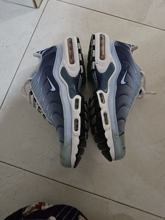 Adidasi nike air max plus