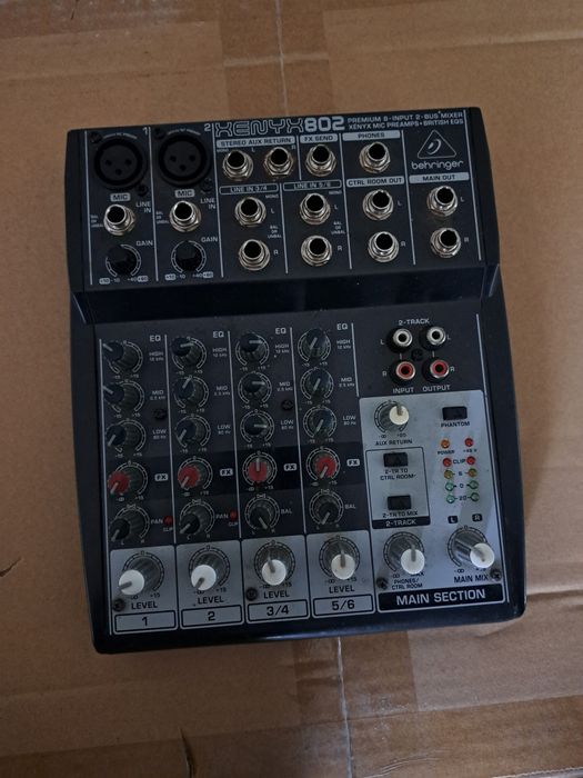 Mixer audio Behringer XENYX 802 – 8 intrări