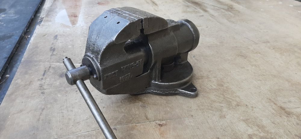 Тиски СССР 1957 год